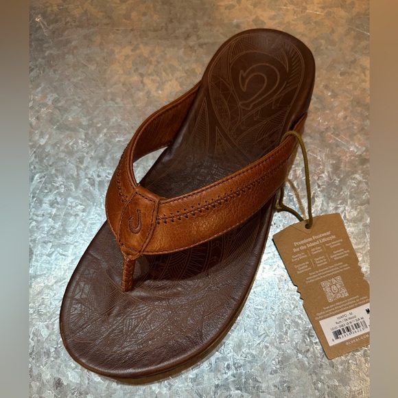 OluKai Men's Tan Leather Flip-Flops HIAPO - Rum / Dk Wood - Picture 3 of 5